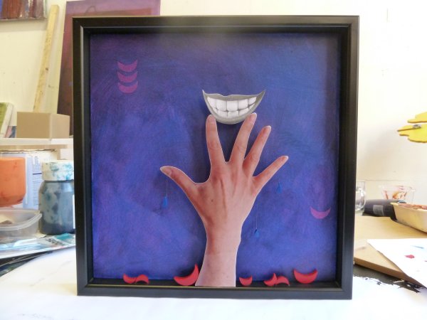 hand_met_smile.jpg